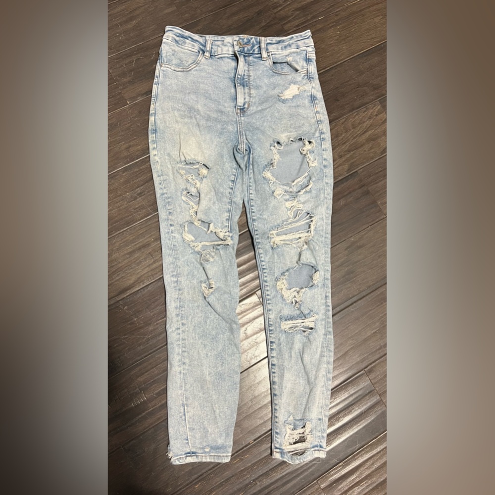 American Eagle curvy super high rise begging . Light wash size 6